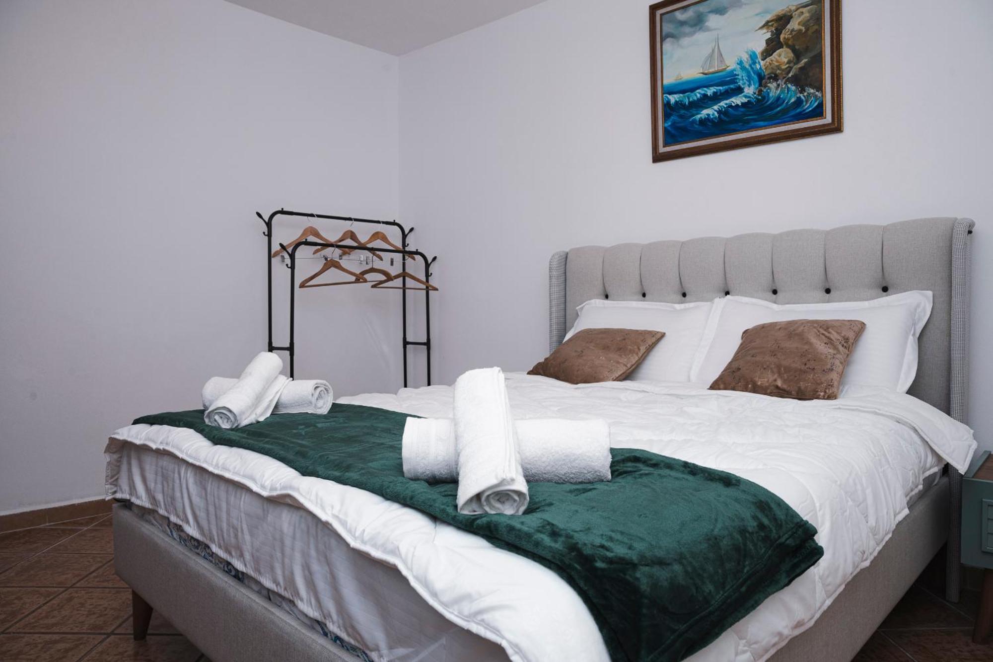 Via Albania - Myslym Shyri Apartamento