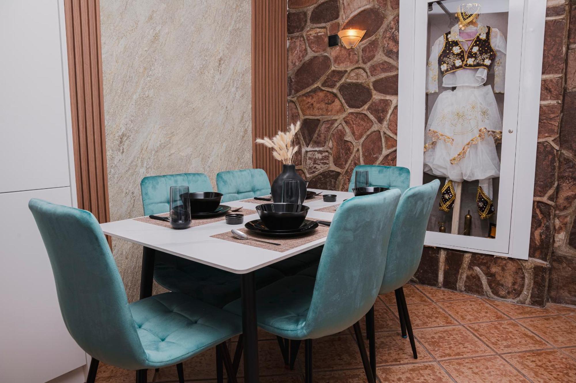 Apartamento Via Albania - Myslym Shyri *